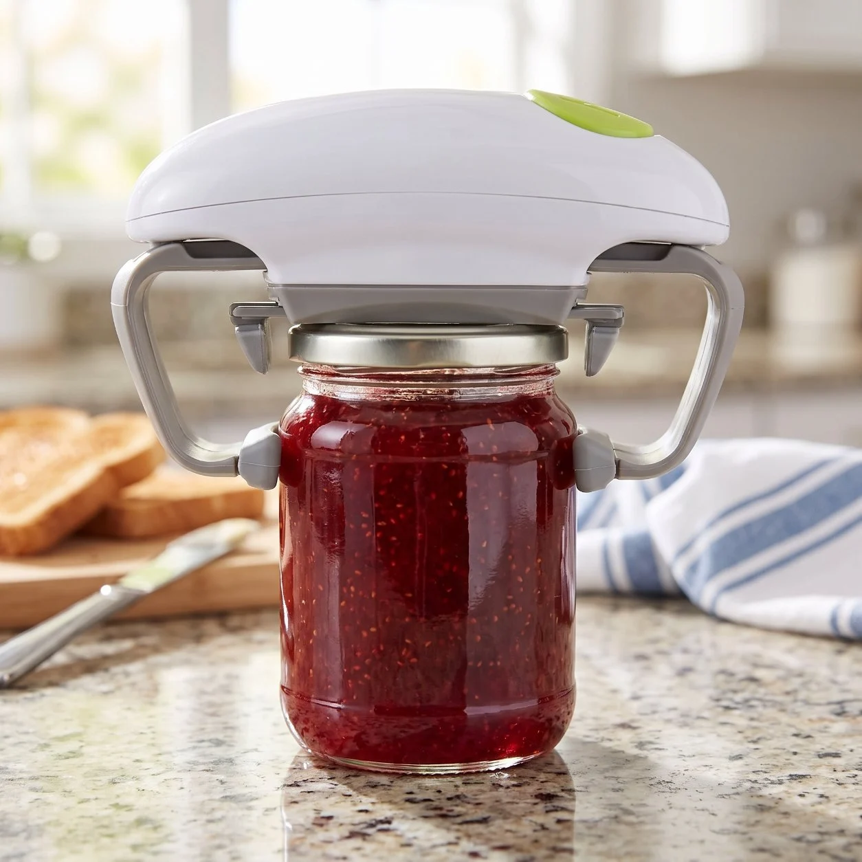 Sticky jam jar with Twist Buddy Pro on the lid